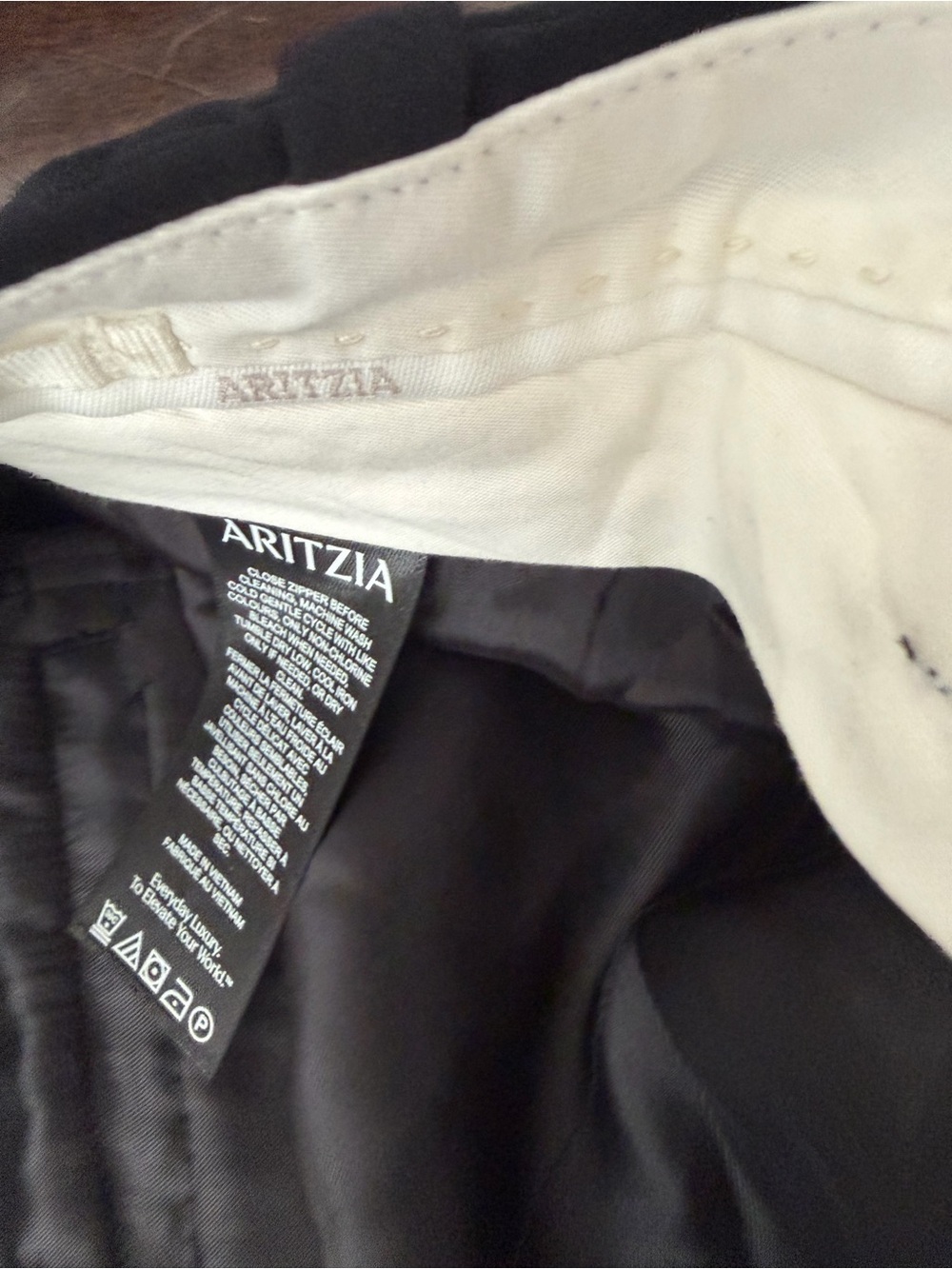 Aritzia The Effortless Short Long - Crepette - NWT black - Picture 6 of 6
